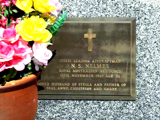 Photo of headstones/Noel S Nelmes 1915-1967 plaque Quirindi cem